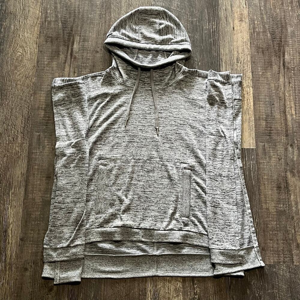 Athleta Gray Hooded Poncho Pullover Top Women’s Medium Oversized 96% Polyester